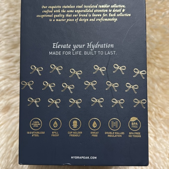 NIB Black Bow  Silver Rhinestones Hydrapeak
Tumbler 25 oz - Picture 3 of 4